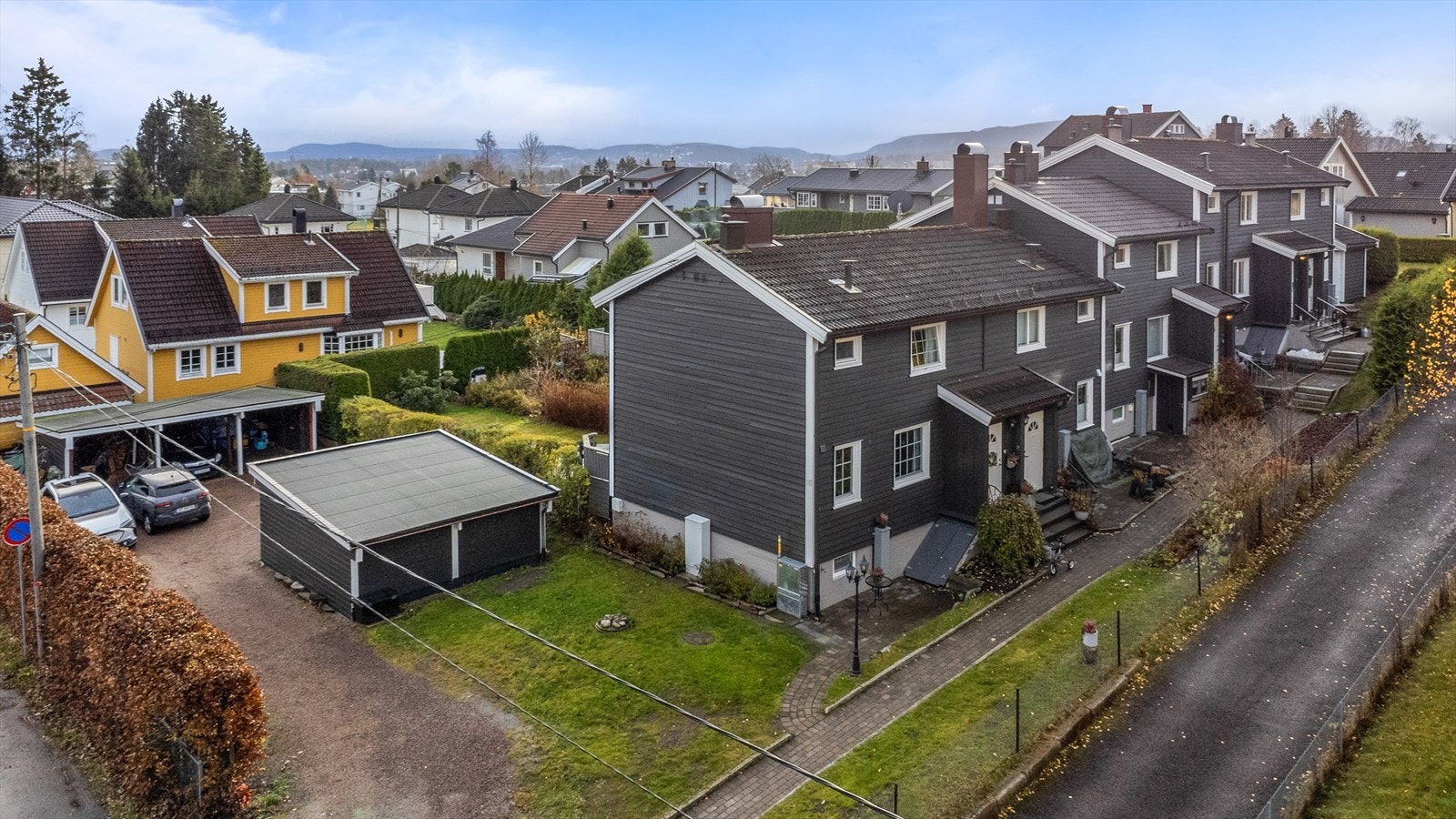 Eiendommen har en attraktiv beliggenhet i et nabolag som er kjent for å være trygt og familievennlig Galleribilde