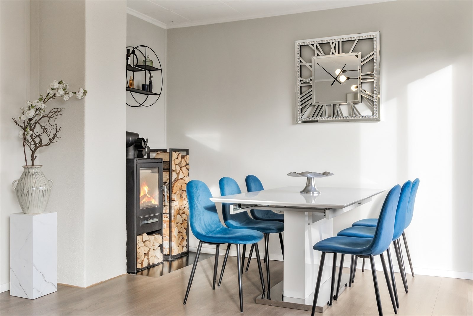 Vedovnen sørger for ekstra varme og kos de kjøligere dagene Galleribilde