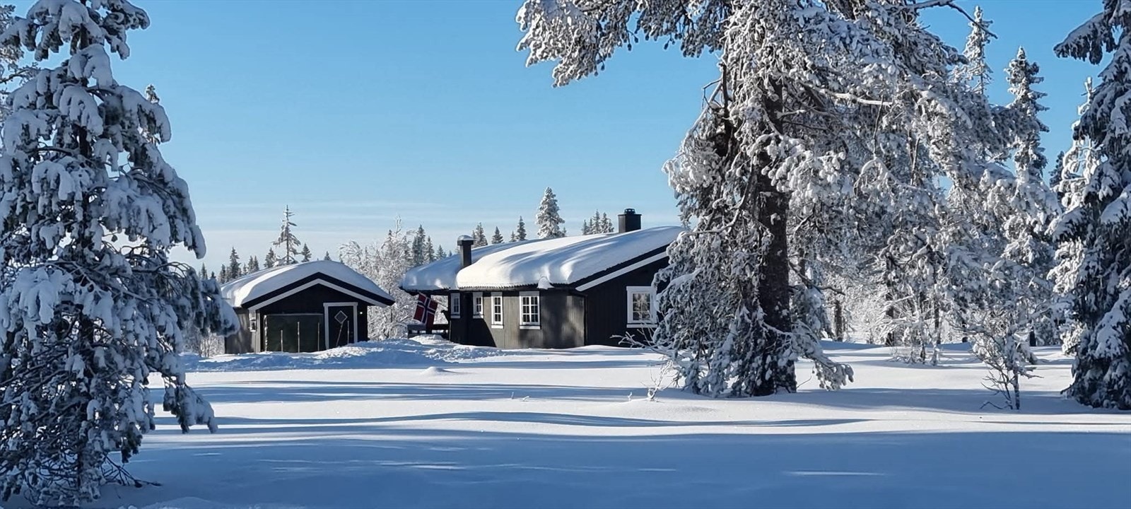 Hytta ligger høyt til, noe som gir solid garanti for mye snø og flotte vinterdager. Galleribilde