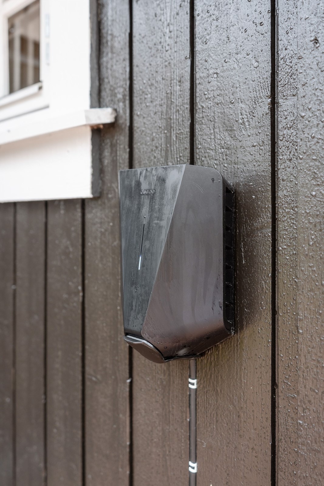 Montert el-billader gir praktisk mulighet for lading av elektriske kjøretøy. Galleribilde