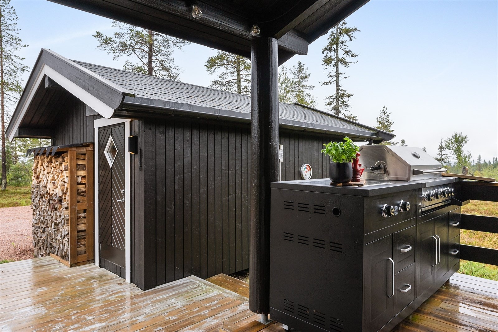 Frittstående anneks med soverom og badstue. Galleribilde