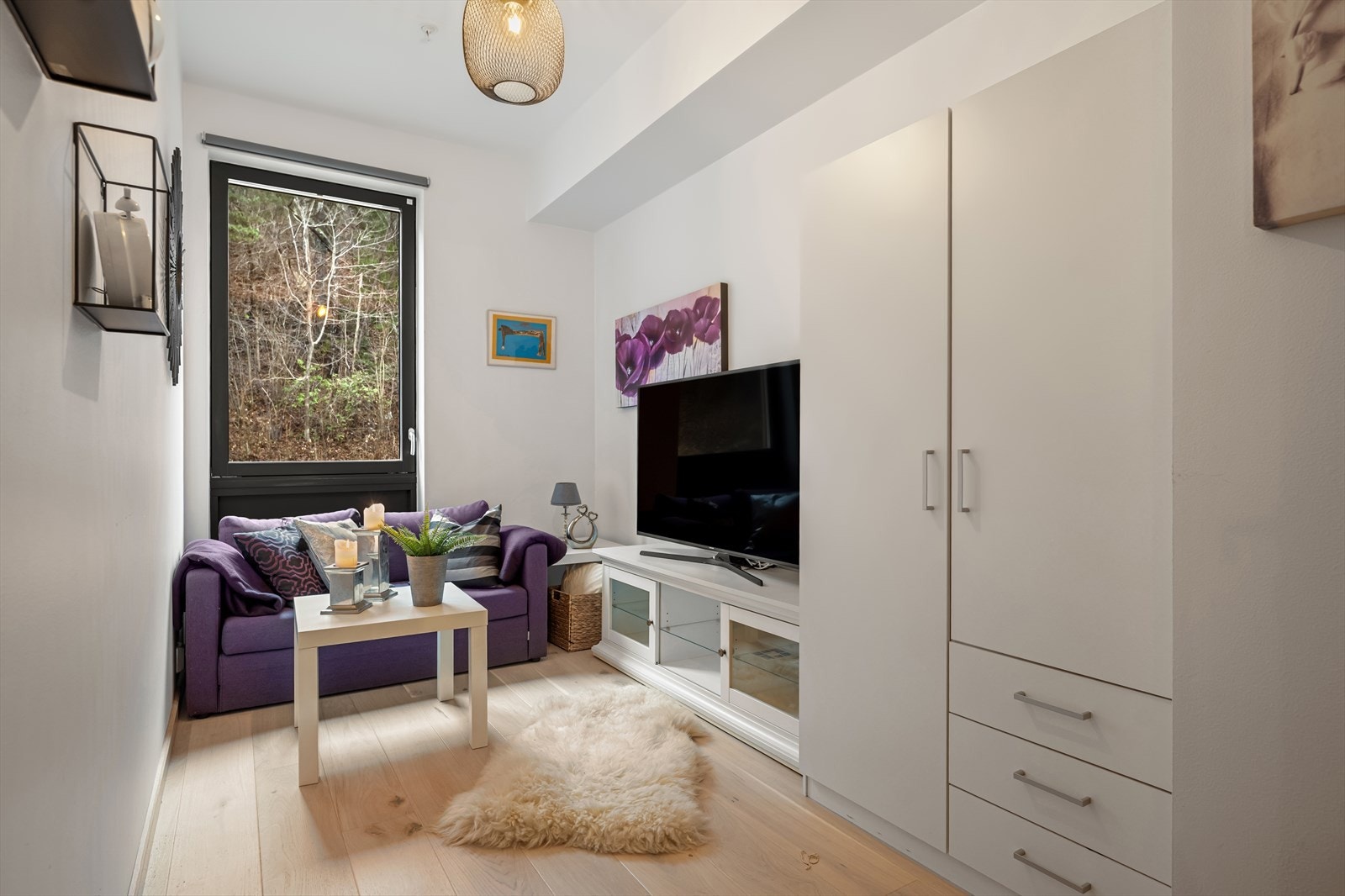 Et av soverommene egner seg godt som gjesterom, kontor eller en ekstra TV-stue. Galleribilde