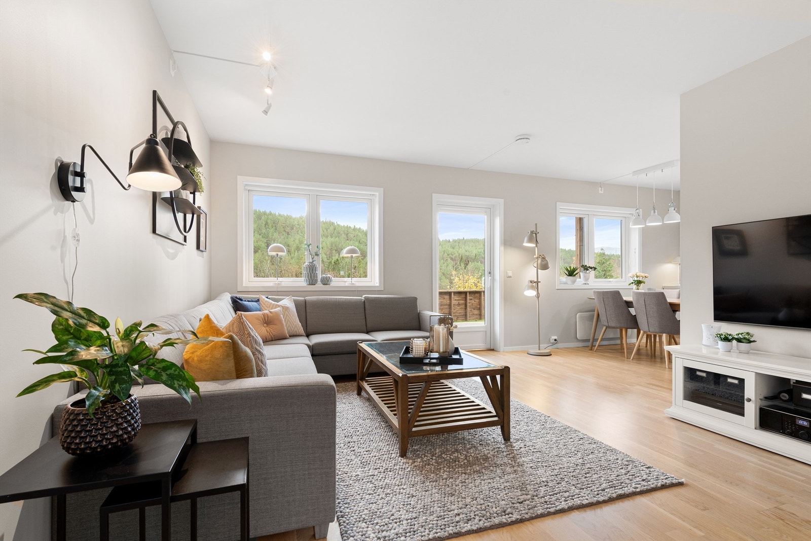 Velkommen til Dalsida 11B presentert av Eiendomsmegler Camilla Christensen. Foto Stian Wiik Galleribilde