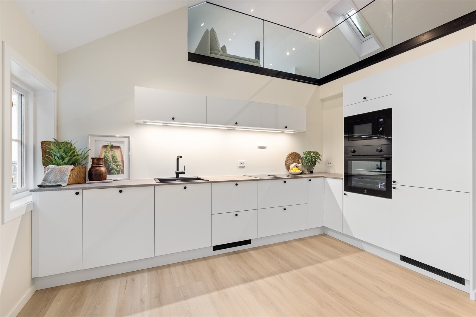 Høyt under taket samt takvinduer Galleribilde