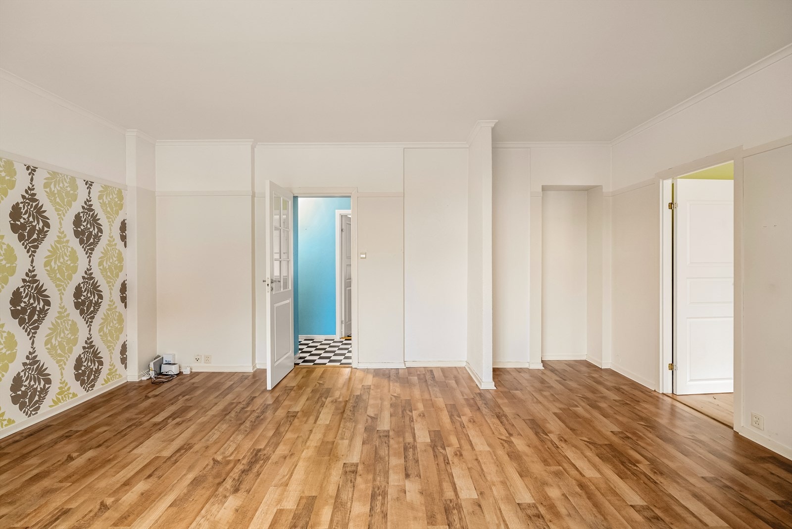 Det gjøres oppmerksom på at alle innvendige dører i leiligheten er fjernet. Galleribilde