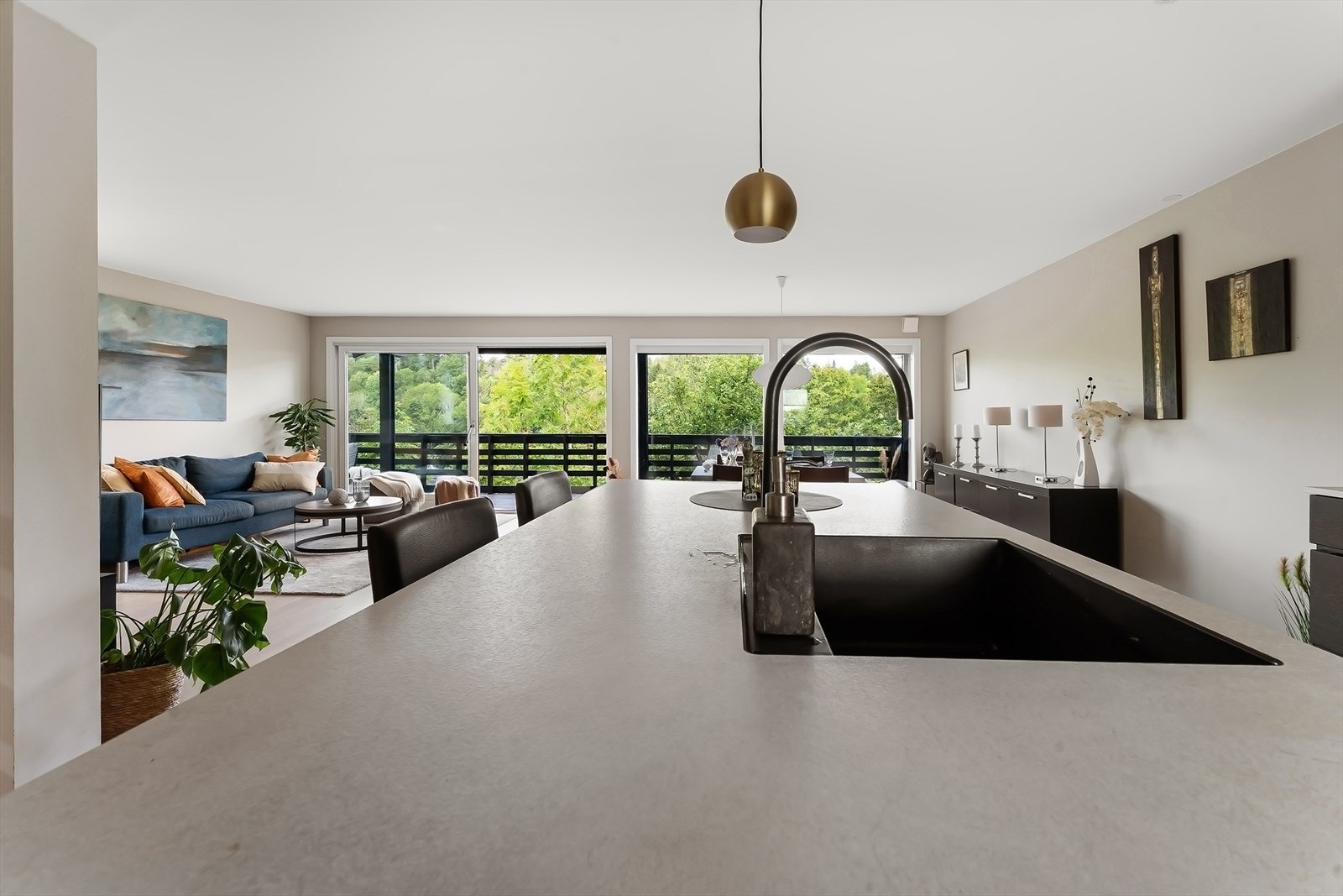 Åpen løsning med god flyt mellom sonene. Galleribilde