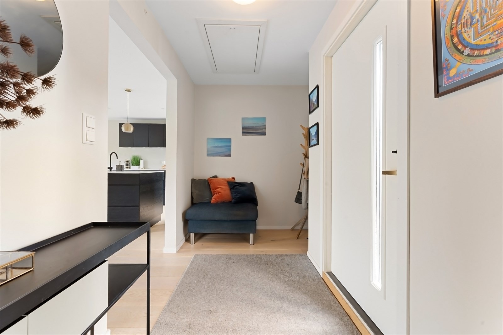 Entré i 1 etasje. Galleribilde