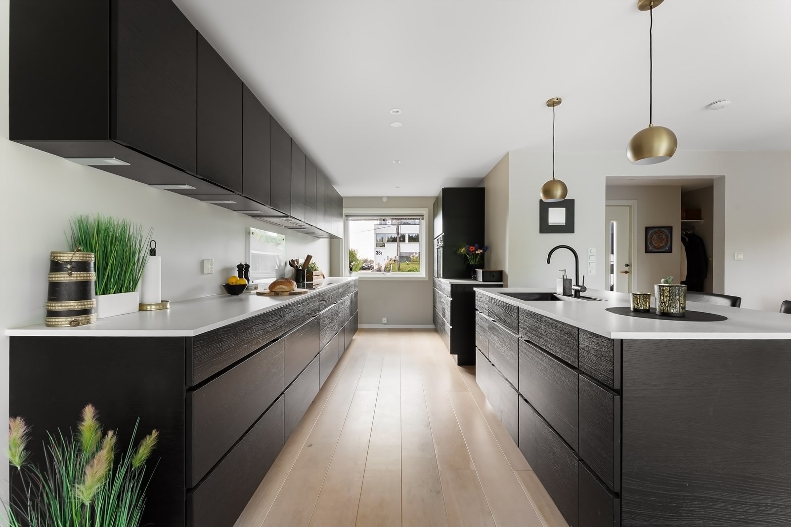 Integrert oppvaskmaskin, stekeovn og kombiskap. Galleribilde