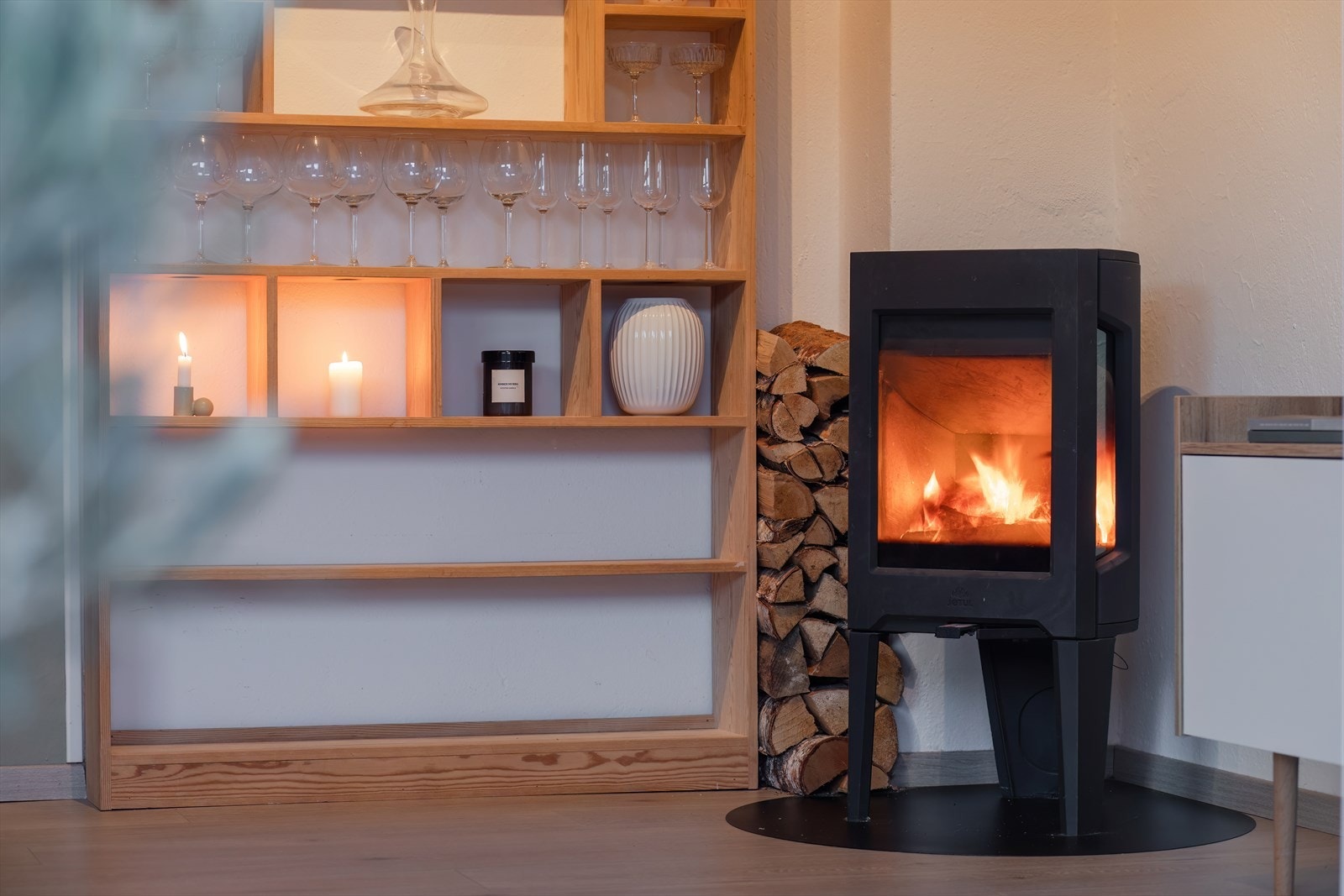 Herlig vedovn til oppvarming på kalde vinterdager Galleribilde