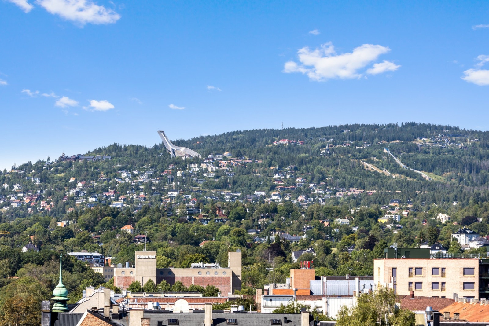 Utsikt mot Holmenkollen. Galleribilde