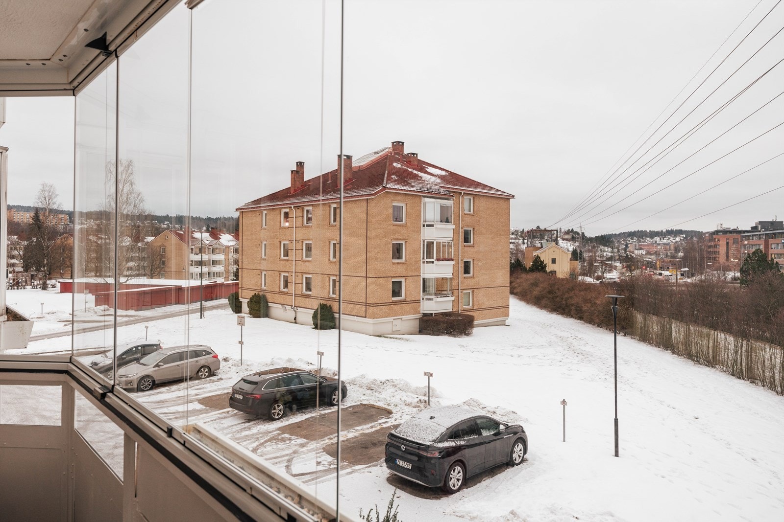 Her er hverdagslogistikken enkel. For barnefamilier er det kort gangavstand til flere barnehager, som Teisentoppen og Bryn barnehage. Bryn skole ligger bare en liten spasertur unna. Galleribilde