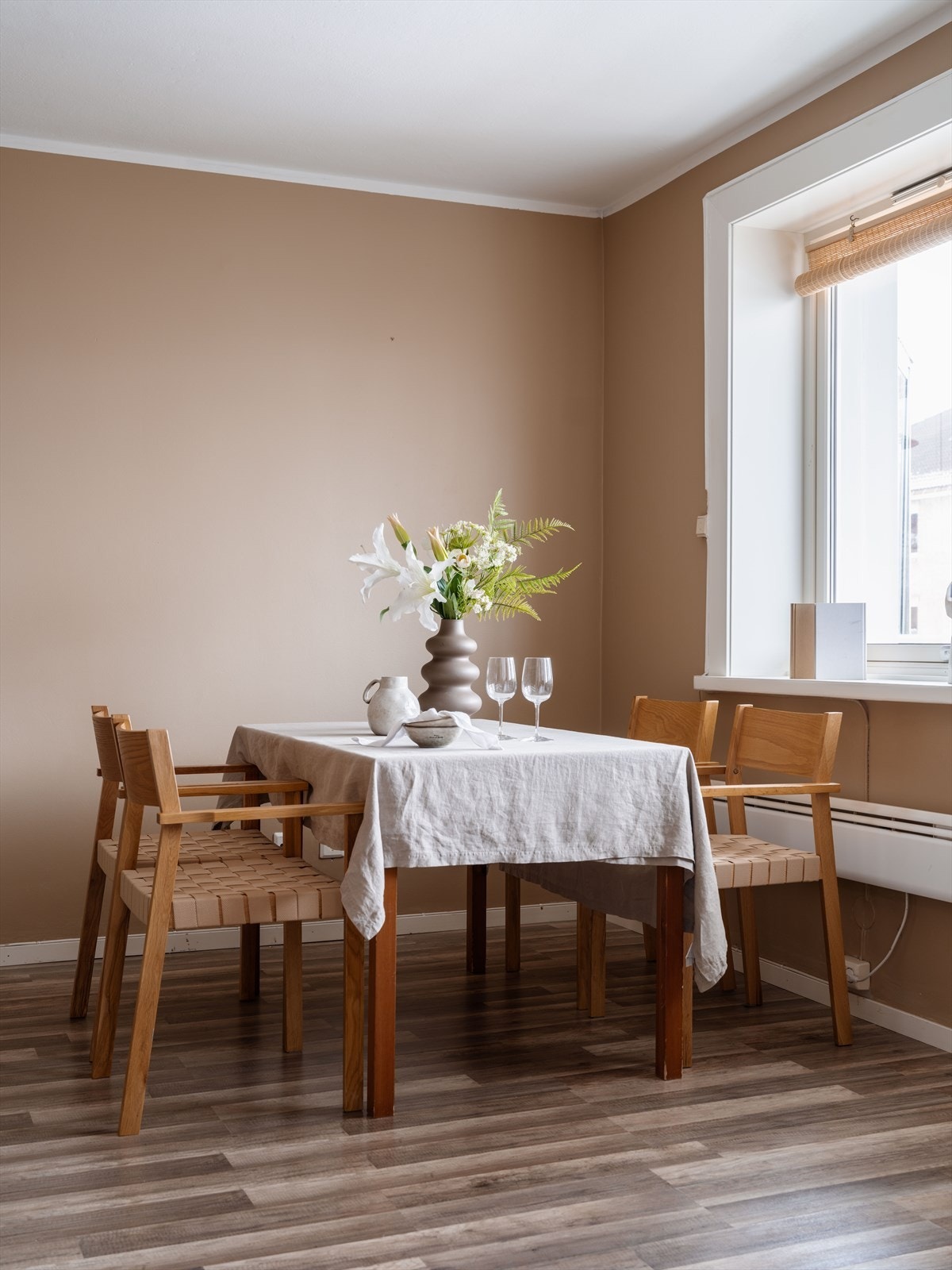 God spiseplass med mulighet for å samle vennegjengen rundt bordet. Galleribilde