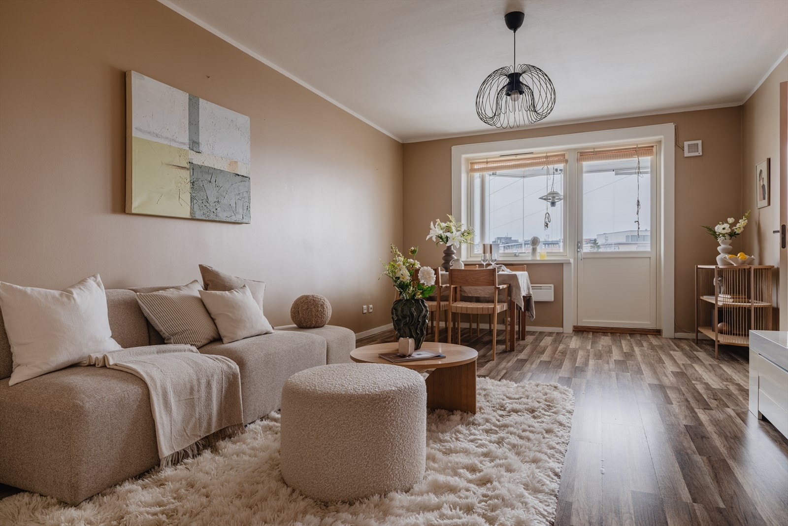 Ruben Knutsen v. Emera Eiendomsmegling ønsker velkommen til Prost Hallings vei 6! Foto: Henrik Sporsheim Galleribilde