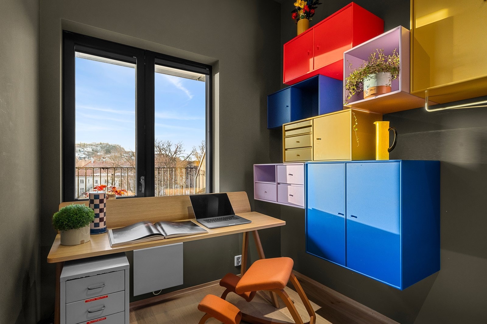 De fleste vinduene byr på rikelig med lys og fin utsikt Galleribilde