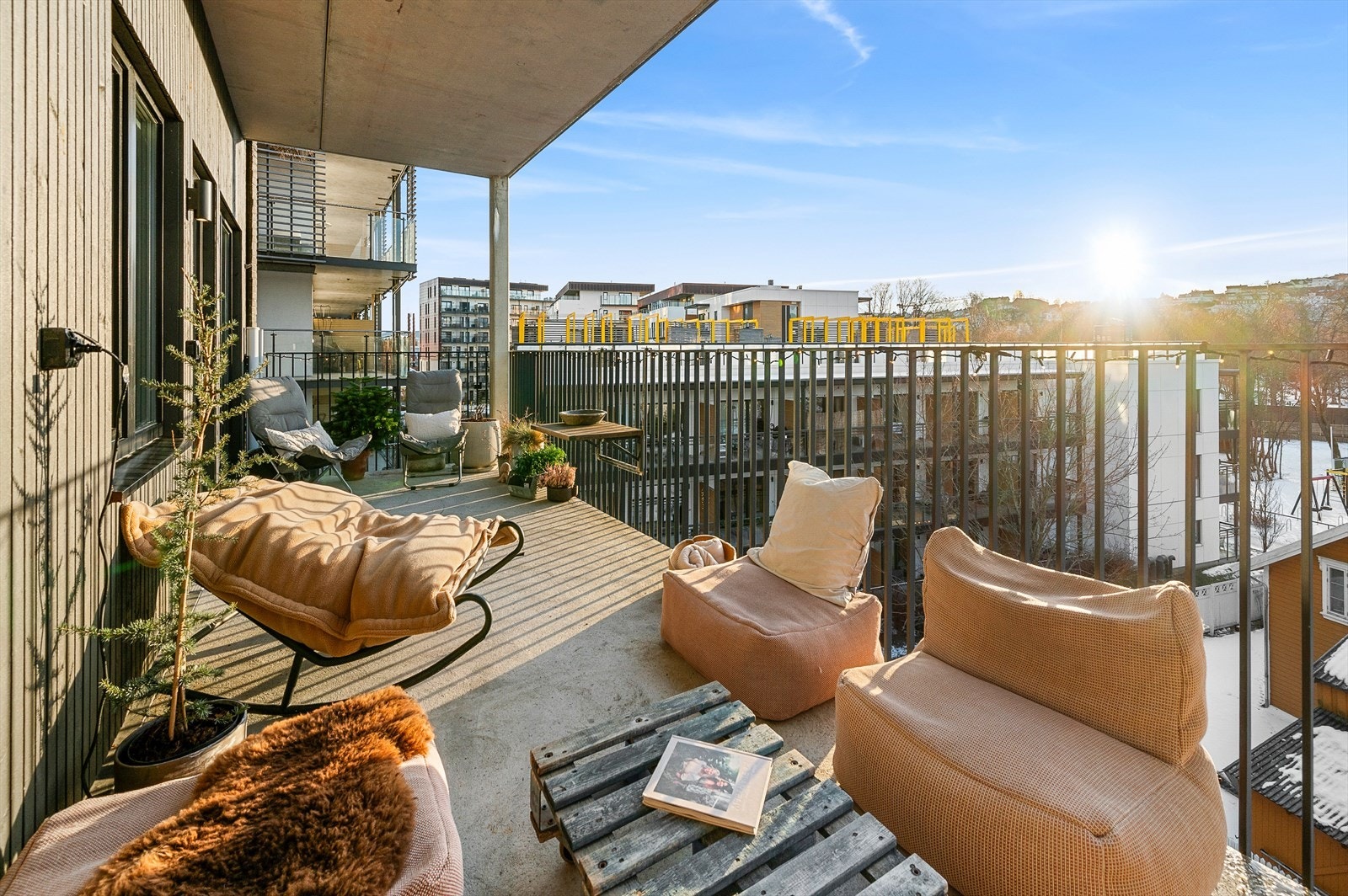 Her får du en nydelig balkong på hele 20m² som vender mot lavt terreng som gir optimale sol- og utsiktsforhold! Galleribilde