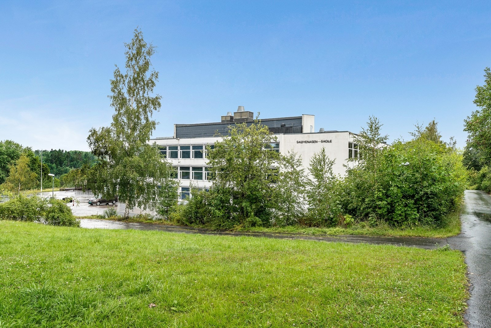 Skøyenåsen skole i nærområdet. Galleribilde