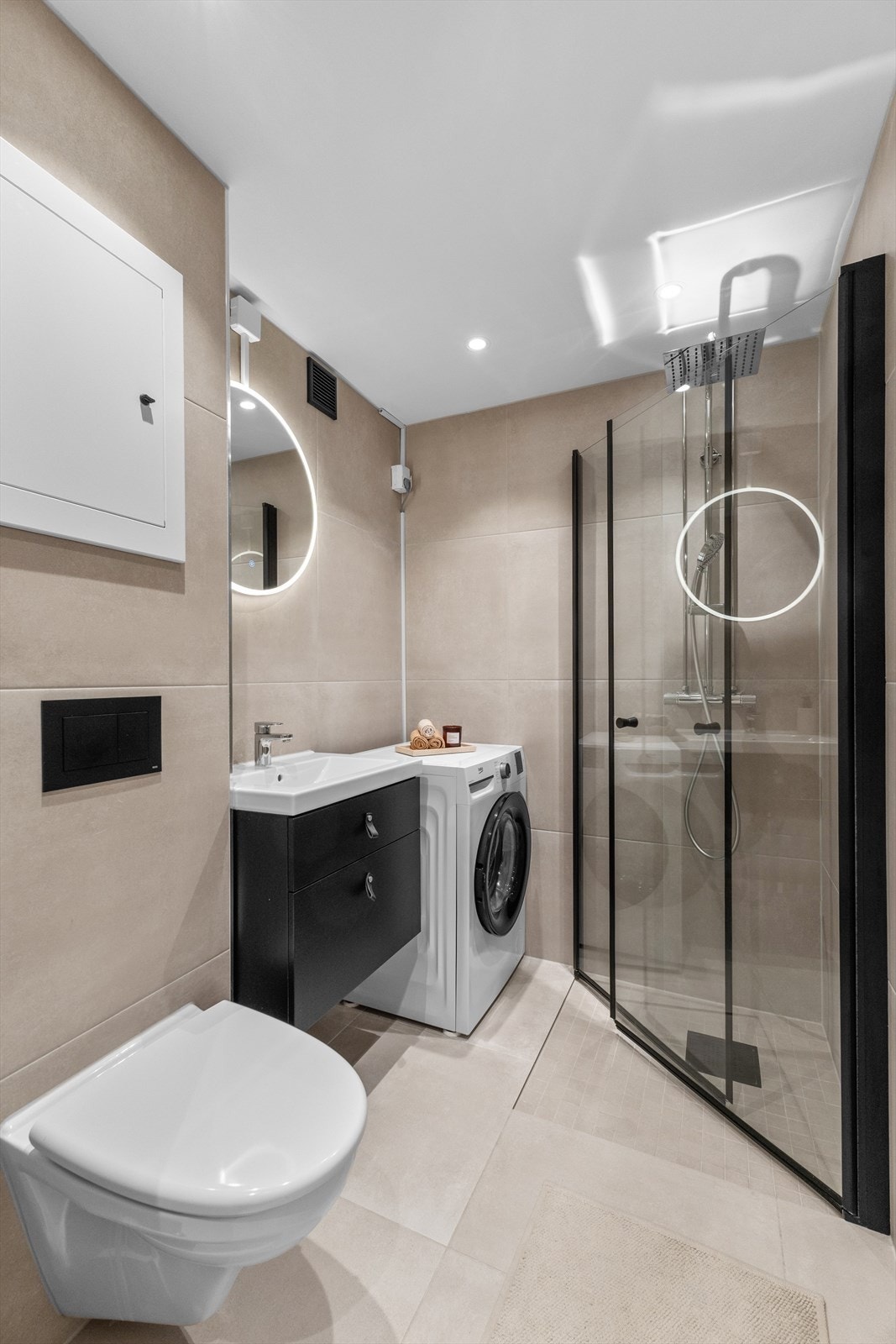 Badet ble rehabilitert i regi av borettslaget i 2019, og senere oppgradert i 2025 med nye, moderne overflater og baderomsinnredning. Galleribilde