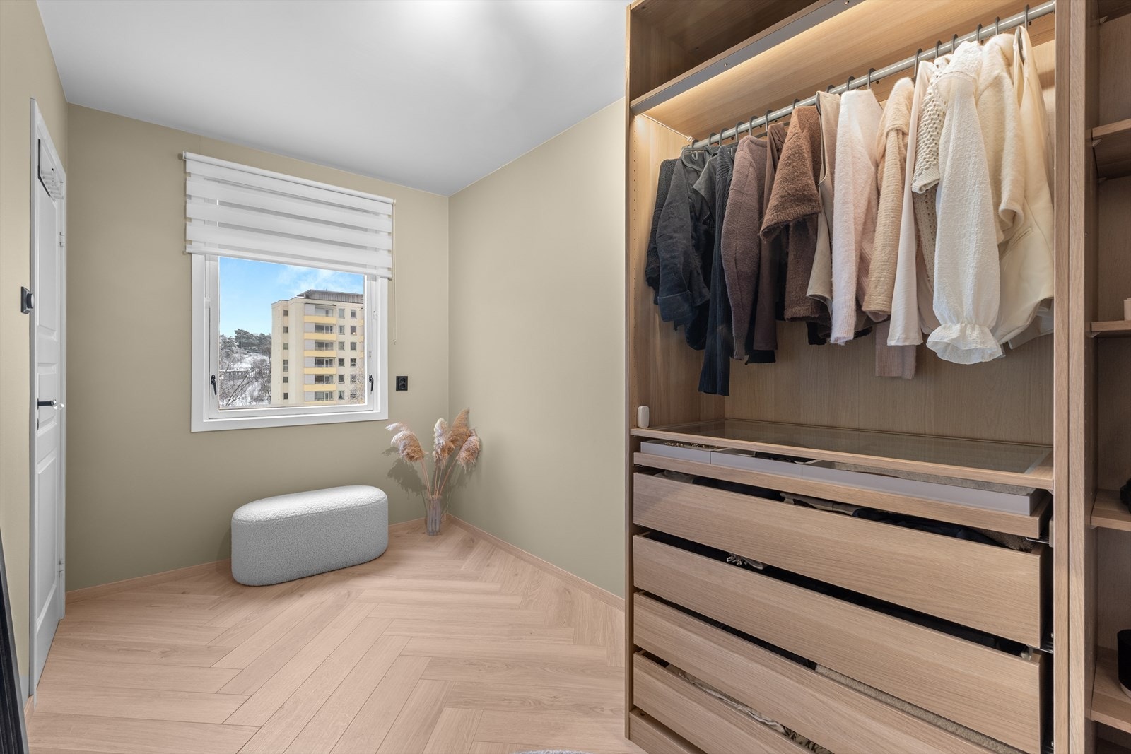 Soverom 2 er målt til ca. 9kvm og har plass til både seng og garderobeløsning. Galleribilde