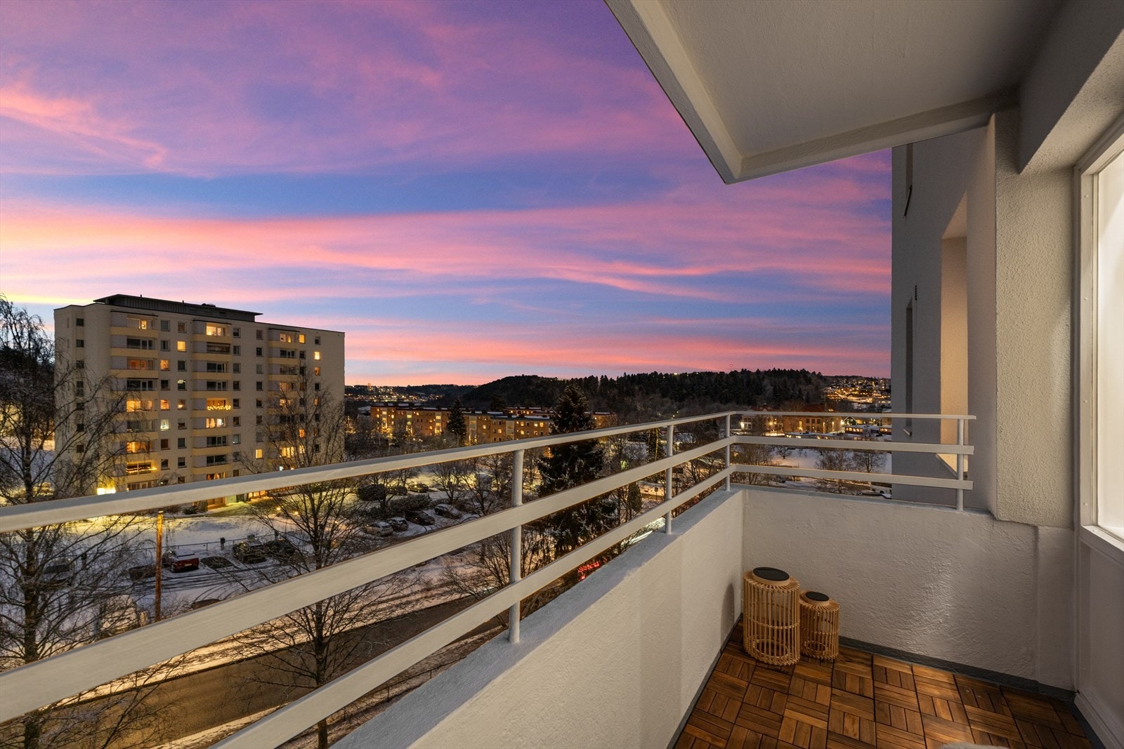 Haakon Tveters vei 12 er en selveid leilighet beliggende sentralt til med alt av fasiliteter og servicetilbud innen gangavstand. Galleribilde