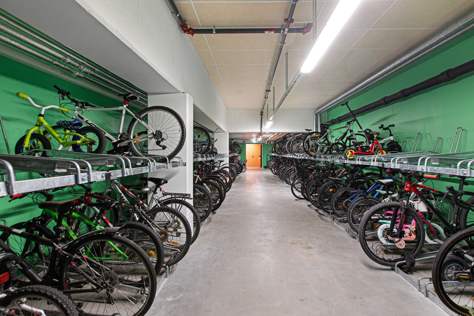 Tilgang til felles sykkelparkering i låst rom i sameiet. Galleribilde