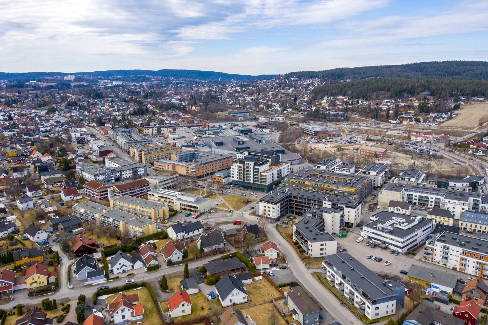 Alt i Strømmen sentrum ligger innenfor kort avstand fra leiligheten i Segelckes vei 4. Galleribilde