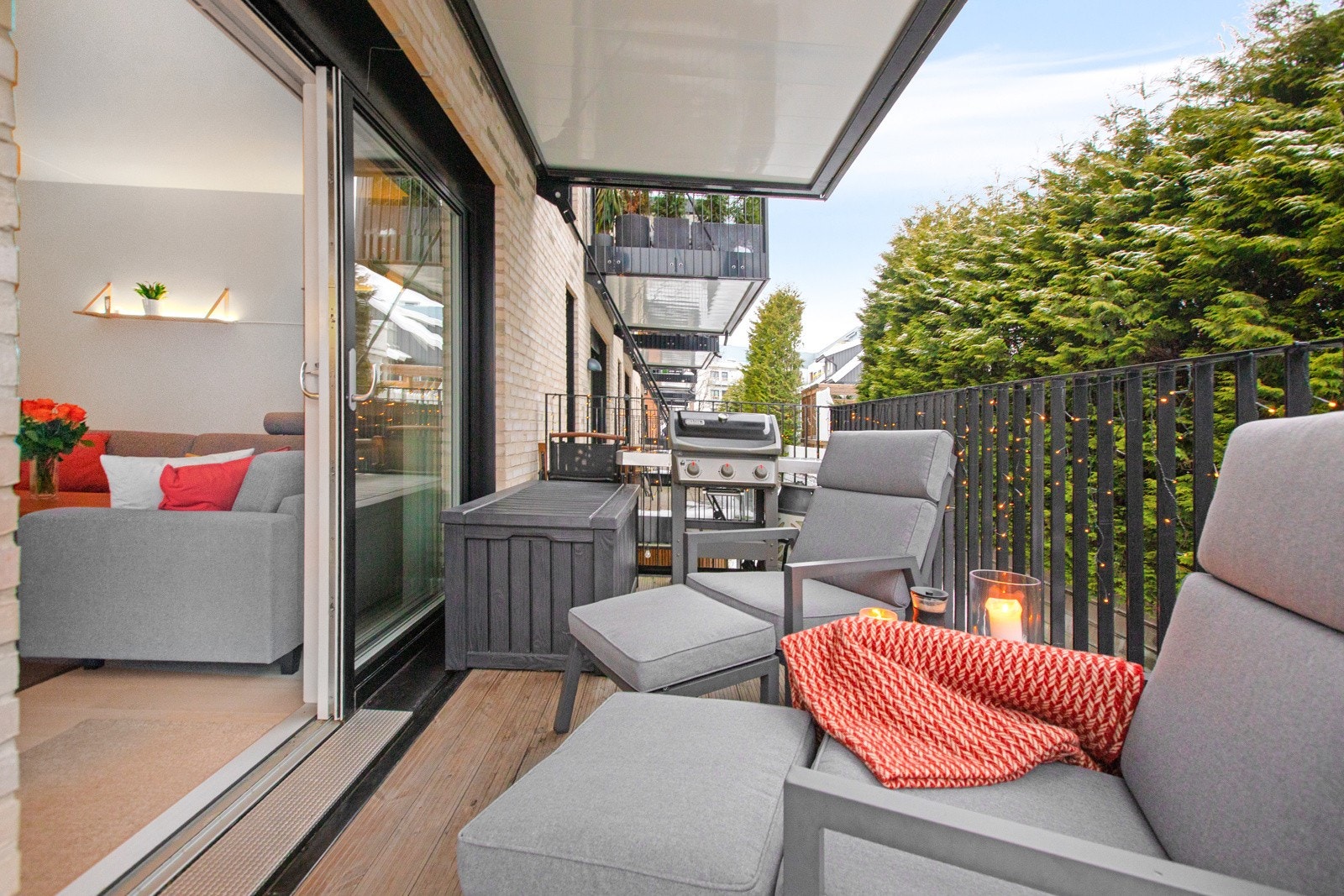 Fra stue og kjøkken er det skyvedør ut til usjenert balkong på ca. 10 kvm. Galleribilde