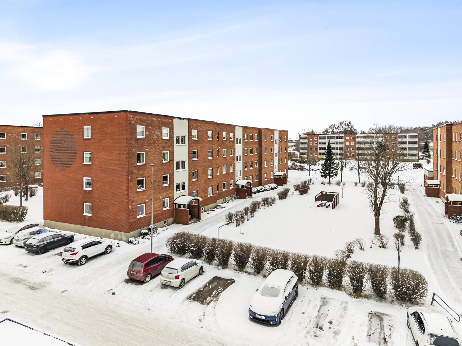 Området er rolig og familievennlig, med nærhet til både skoler og barnehager. Galleribilde