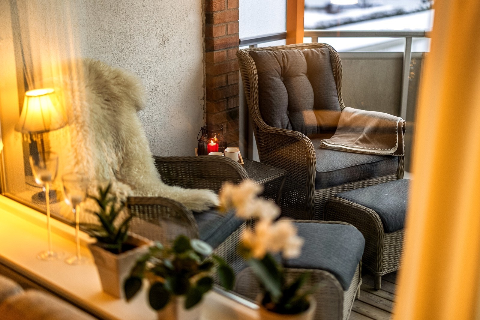 Balkongen fungerer som en forlengelse av stuen på varme dager. Galleribilde