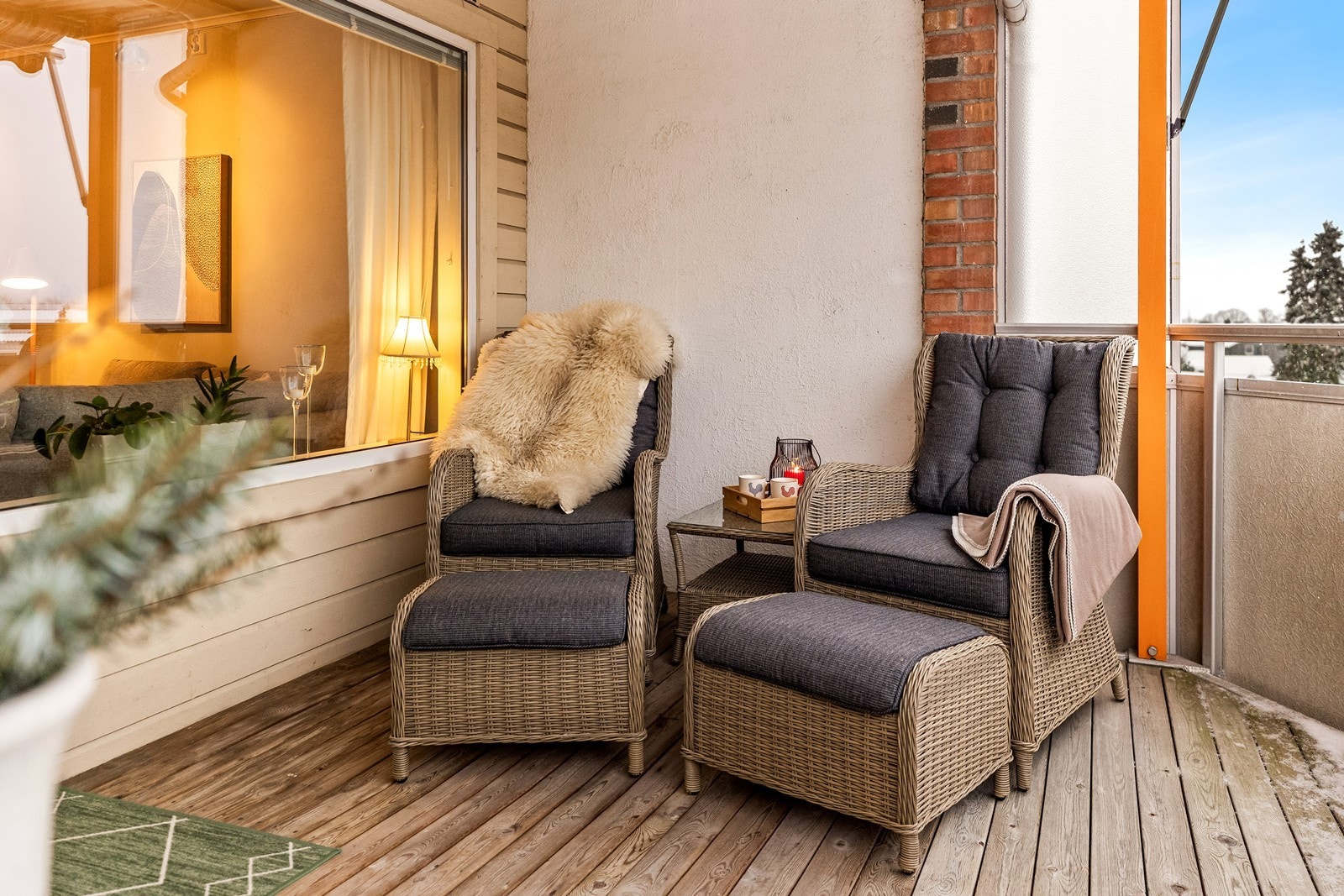 Den skjermede uteplassen har god plass for utemøbler og beplantning. Galleribilde