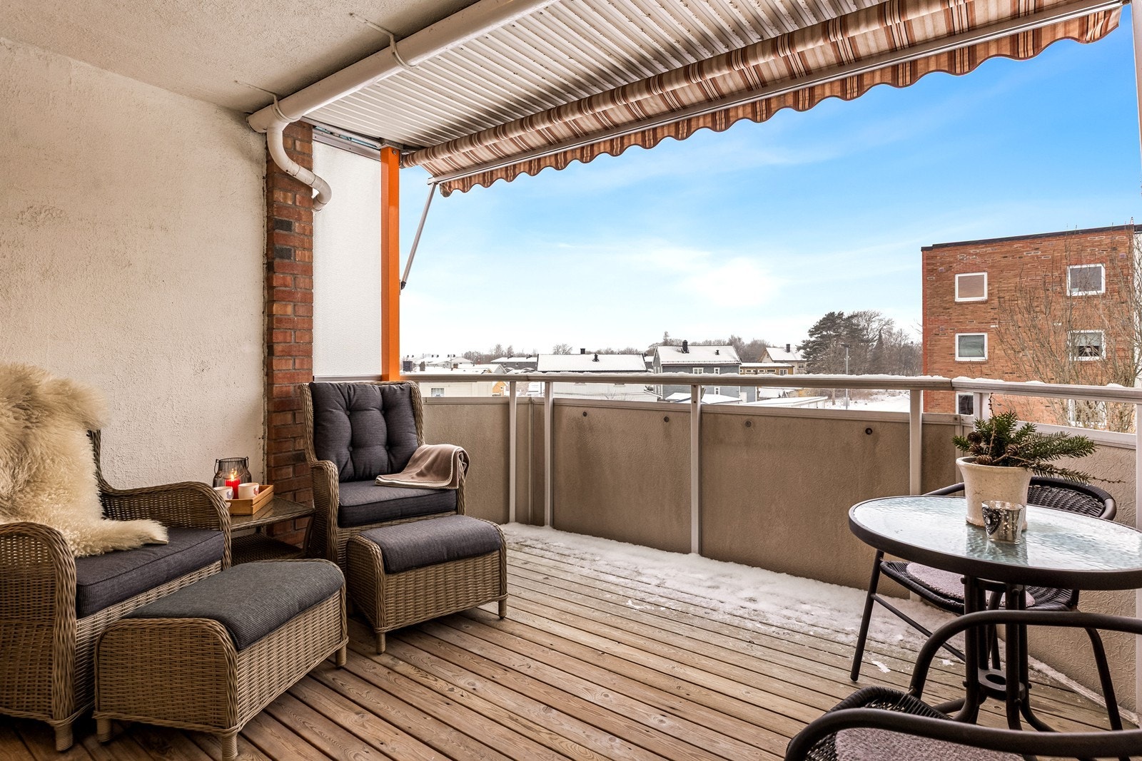 Den romslige, vestvendte balkongen på 10 m² har god plass til en sittegruppe. Galleribilde