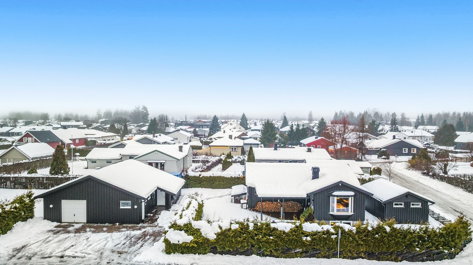 Velkommen til Tømmervegen 3, en familievennlig enebolig med attraktiv beliggenhet på Nordby Galleribilde