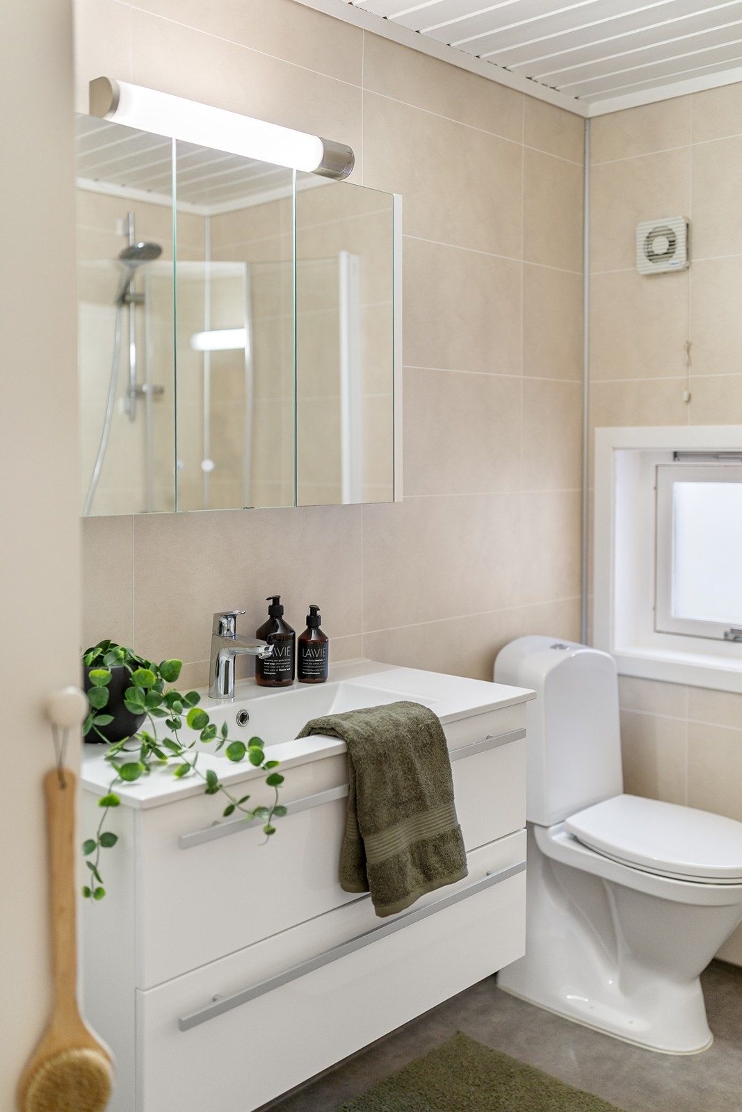 Rommet har elektriske varmekabler i gulvet. Galleribilde