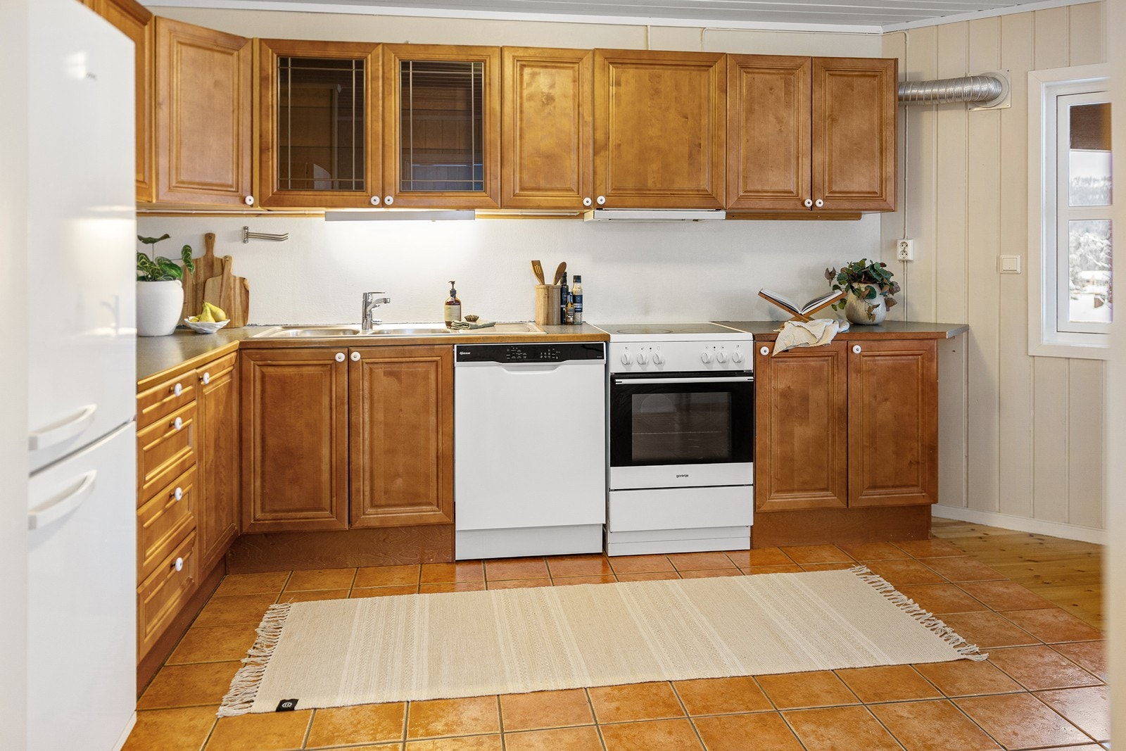 I 2025 ble kjøkkenkranen byttet, og oppvaskmaskinen ble intallert. Galleribilde