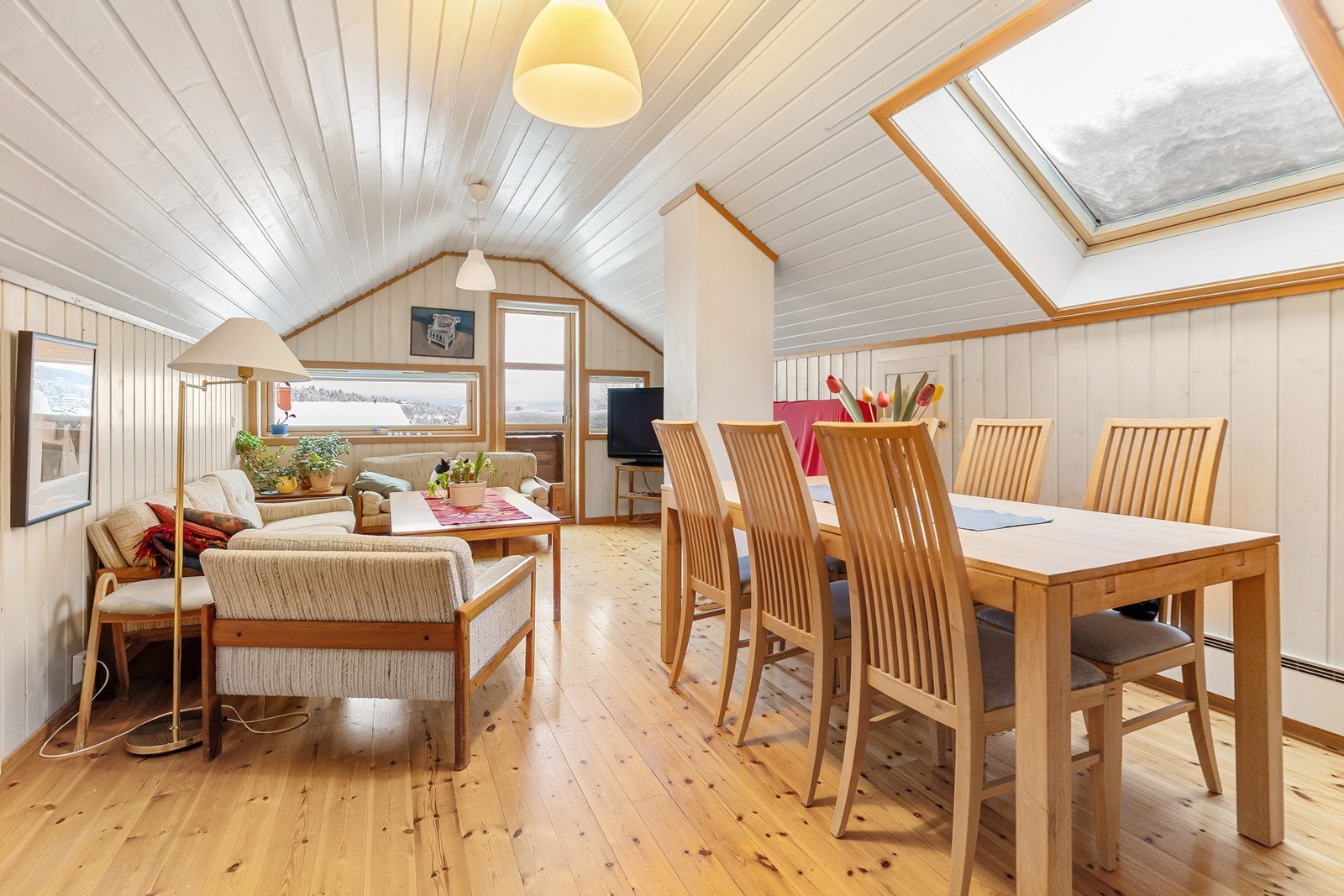 Felles rom/stue i 3.etasje. Galleribilde