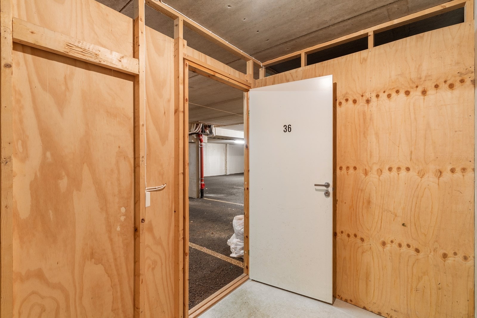 Bod ved garasjen. Galleribilde