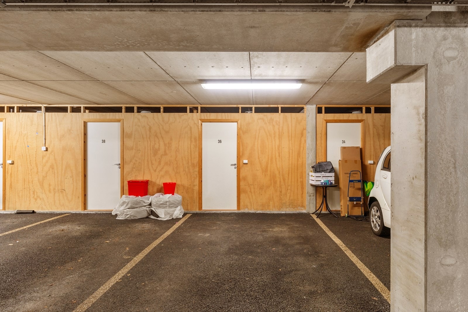 Garasjeplass med bod Galleribilde