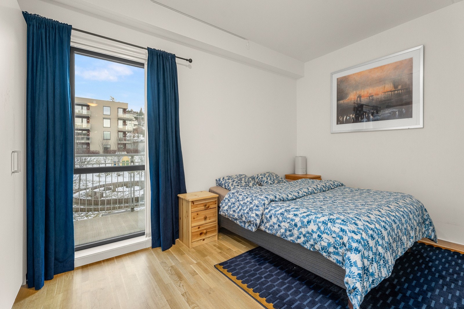 Romslig soverom på hele 14,5 kvm. Galleribilde