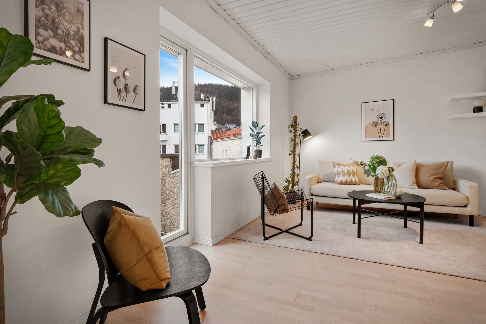 - Leiligheten ligger pent til, og er topp- og endeleilighet - Galleribilde