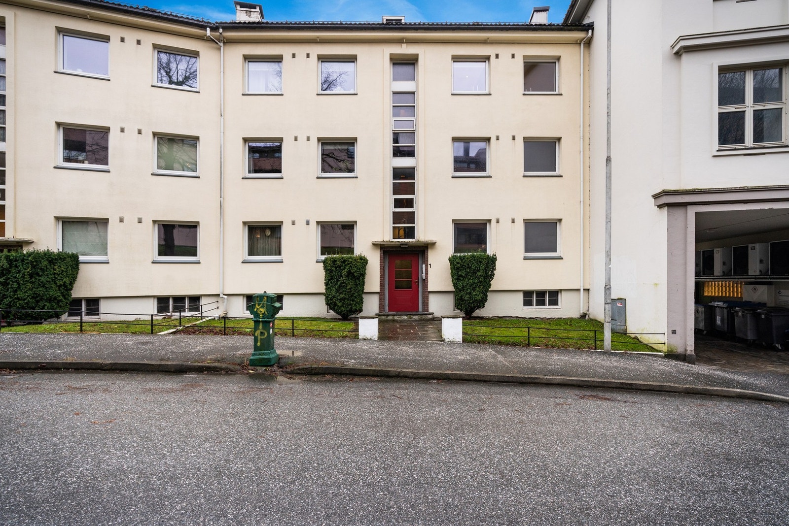 - Leiligheten har en svært attraktiv beliggenhet med kort avstand til både sentrum, studiesteder og store arbeidsplasser i Solheimsviken og på Haukeland - Galleribilde