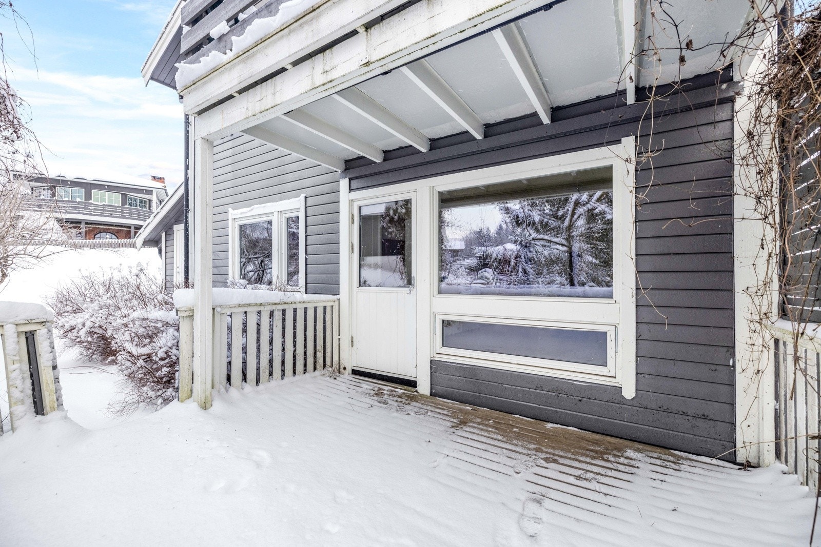 Delvis overbygd terrasse på ca. 14 kvm. Galleribilde