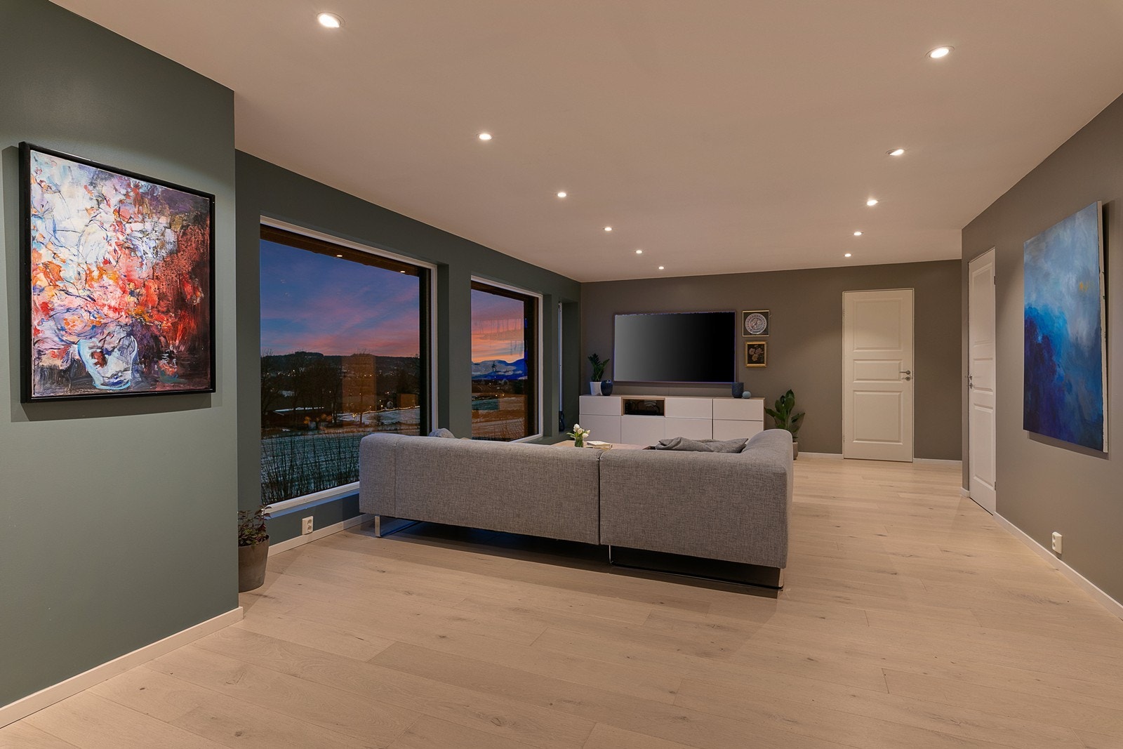 En-stavs parkett på gulv i stue/kjøkken Galleribilde