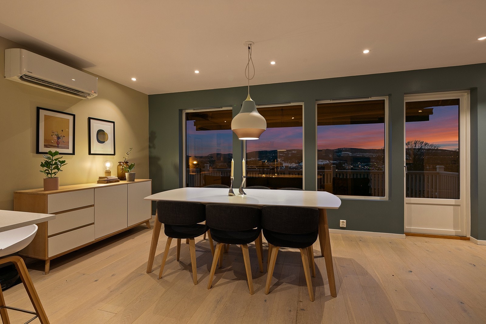 Flott utsikt fra spisestue Galleribilde