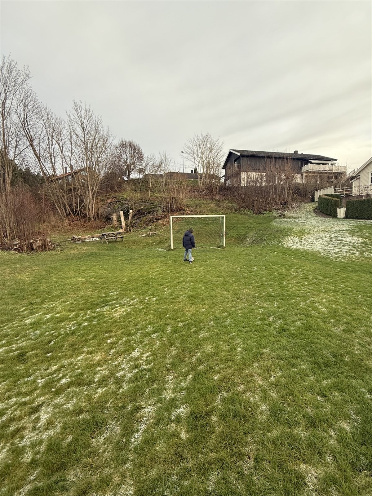 Fotballøkke på nedsiden av huset Galleribilde