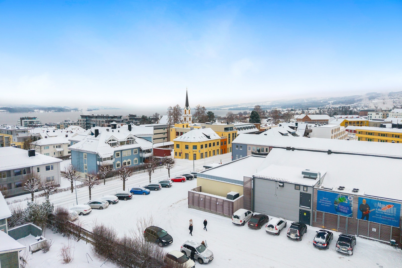 Gjøvik stasjon ligger ca. 8 minutters gange fra boligen, med gode togforbindelser videre mot blant annet Oslo. Galleribilde