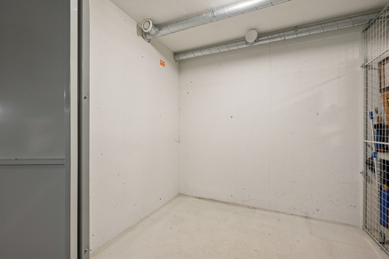 Bod på 5 kvm i garasjeanlegg. Galleribilde