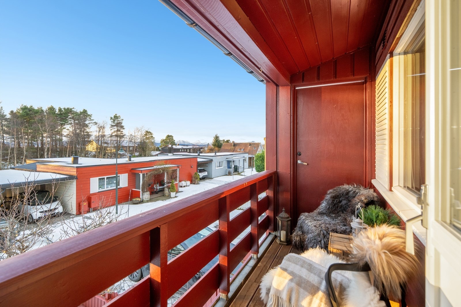 Det overbygde taket gjør at plassen kan brukes i all slags vær og gir en lun atmosfære året rundt. Galleribilde