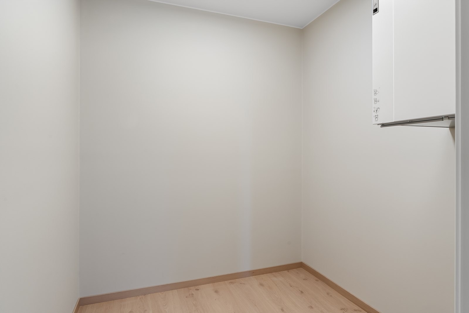 Innvendig bod som er svært praktisk for lagringoppbevaring (Bilde tatt fra leilighet 403, som er i 4. etasje)..jpg Galleribilde