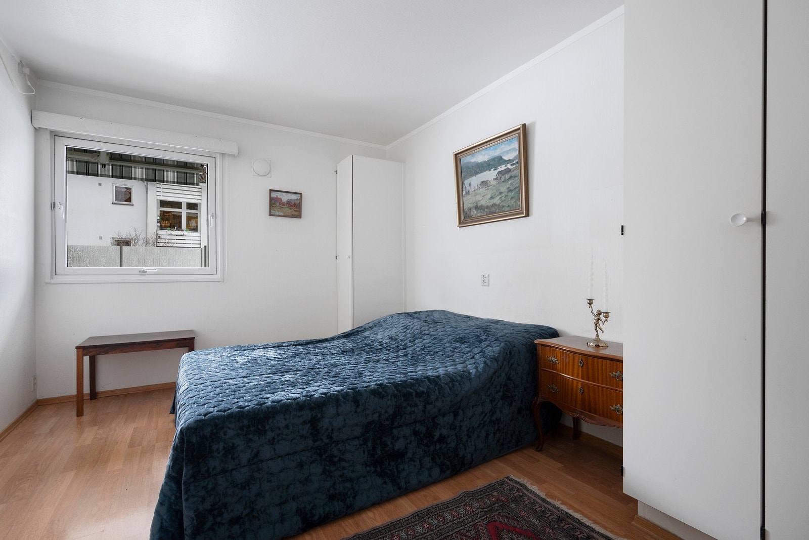 Hovedsoverom med god plass til garderobe. Galleribilde