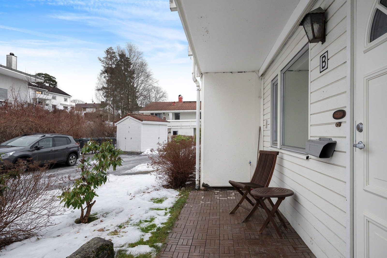 Inngangsparti med østvendt markterrasse på 8 kvm. Galleribilde