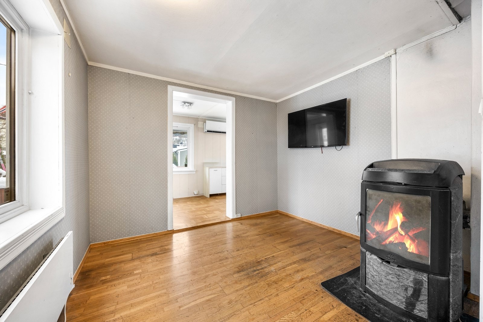 Fra stuen er det inngang til kjøkkenet. Galleribilde